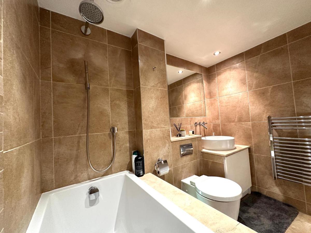 Appartement Deluxe Penthouse Riverside View 2 Bedroom Flat With Lift - Old Industrial Factory Warehouse *