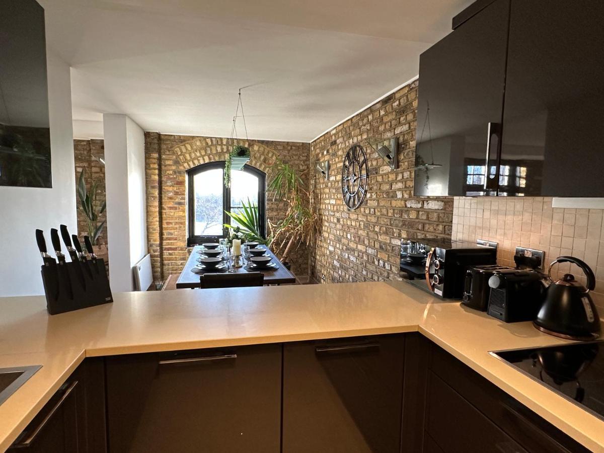 Deluxe Penthouse Riverside View 2 Bedroom Flat With Lift - Old Industrial Factory Warehouse Appartement Londres