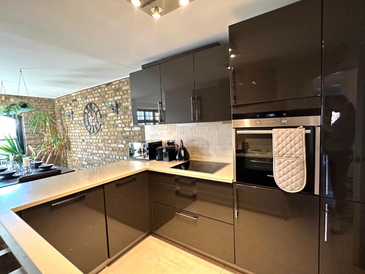 Appartement Deluxe Penthouse Riverside View 2 Bedroom Flat With Lift - Old Industrial Factory Warehouse *