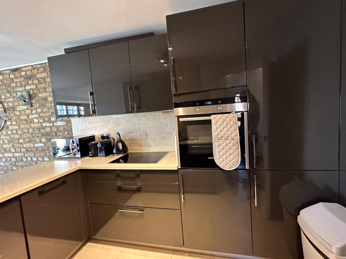 Deluxe Penthouse Riverside View 2 Bedroom Flat With Lift - Old Industrial Factory Warehouse Appartement