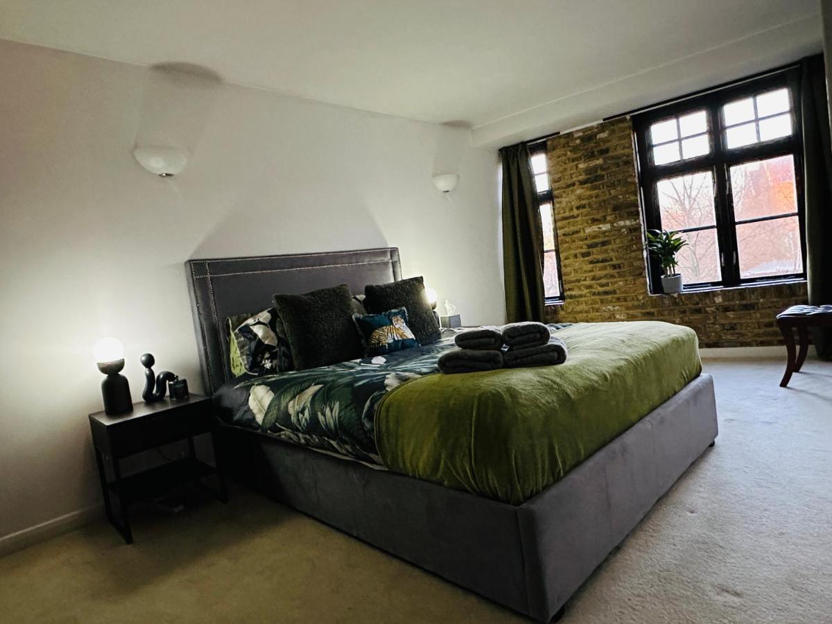 Appartement Deluxe Penthouse Riverside View 2 Bedroom Flat With Lift - Old Industrial Factory Warehouse *